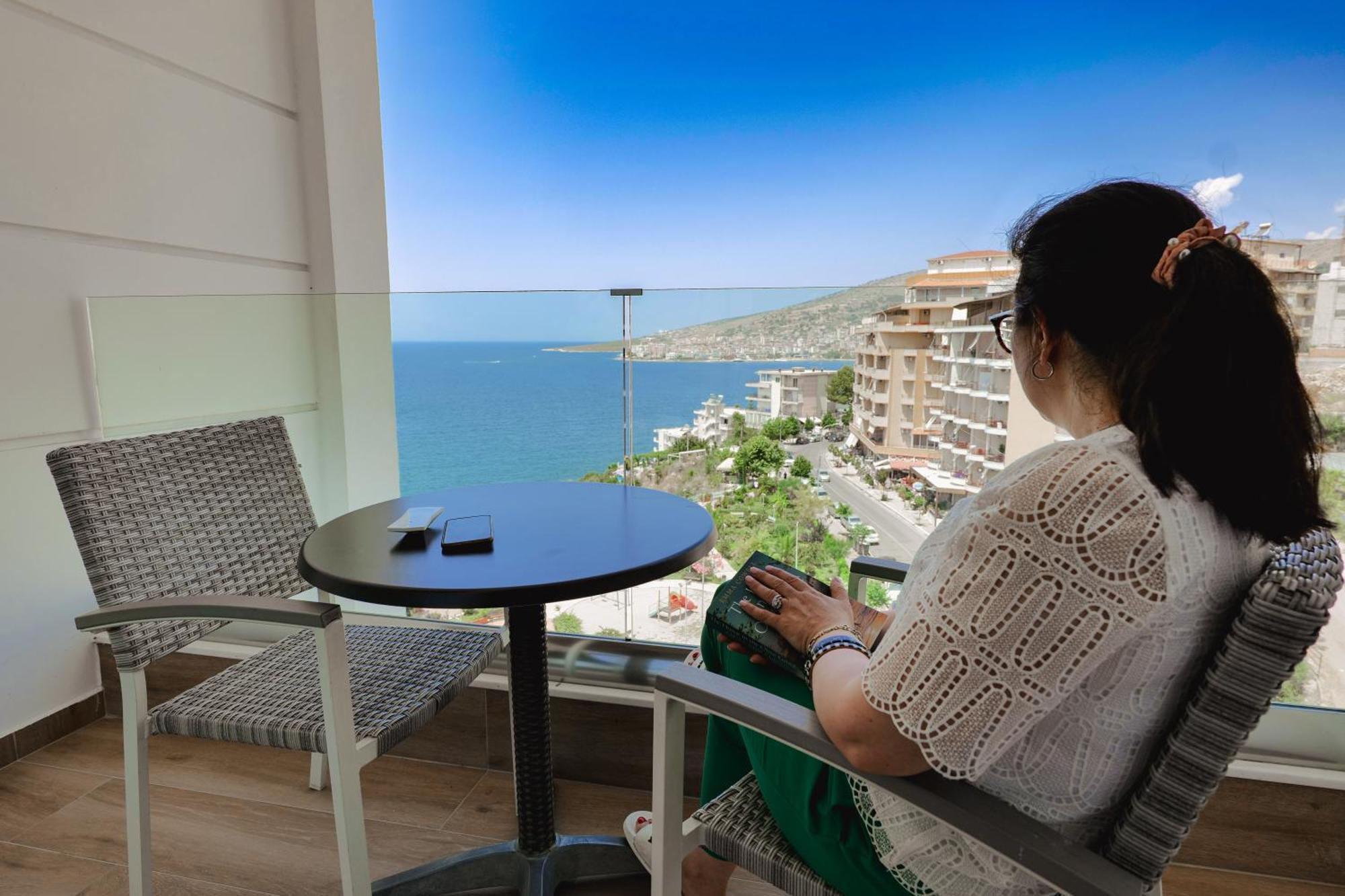 Hotel Oasis Sarandë Exterior foto