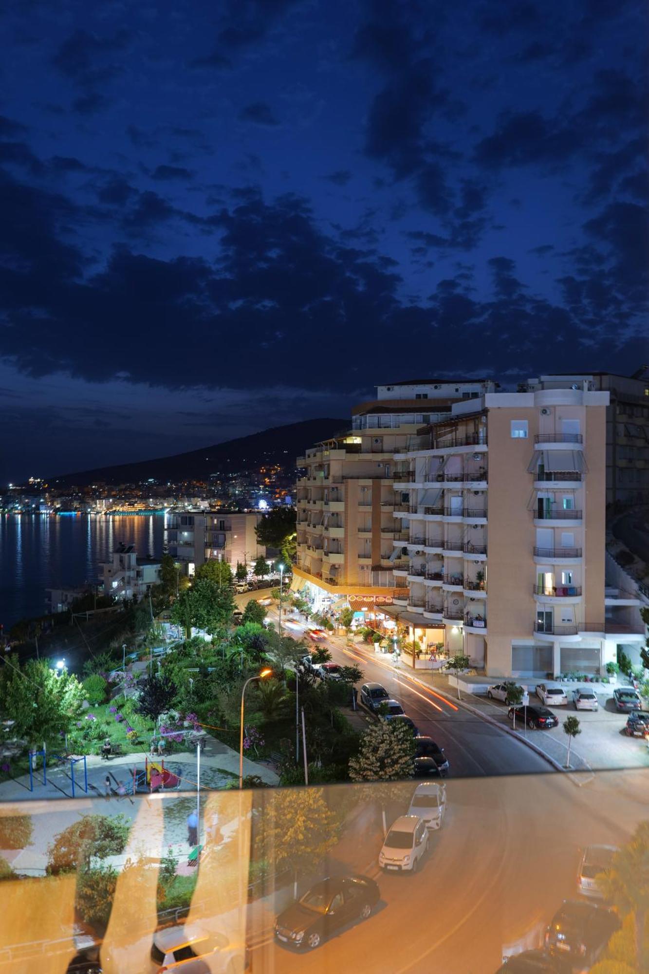 Hotel Oasis Sarandë Exterior foto