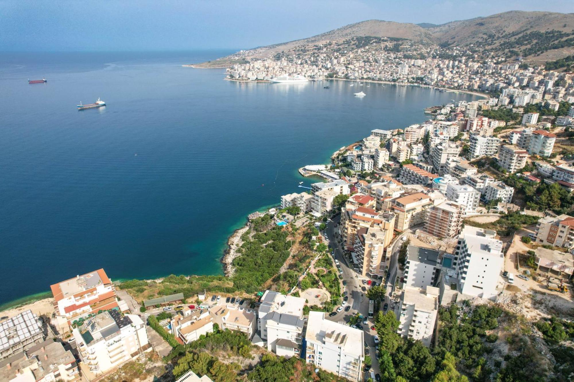 Hotel Oasis Sarandë Exterior foto