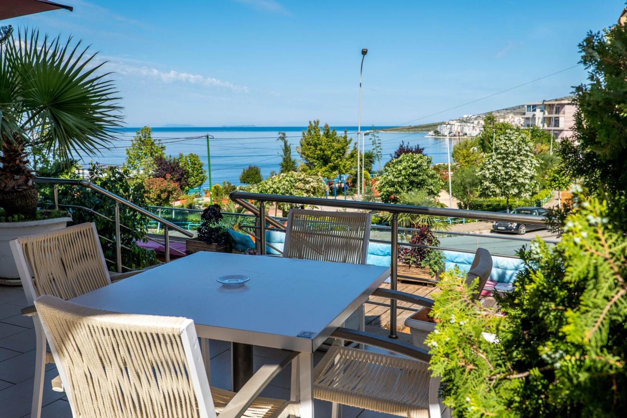 Hotel Oasis Sarandë Exterior foto