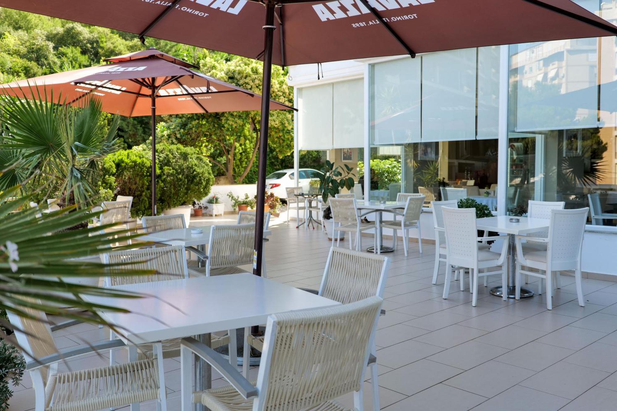 Hotel Oasis Sarandë Exterior foto
